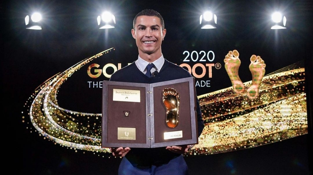 Cristiano Ronaldo received Golden Foot award; beats Messi and Lewandowski