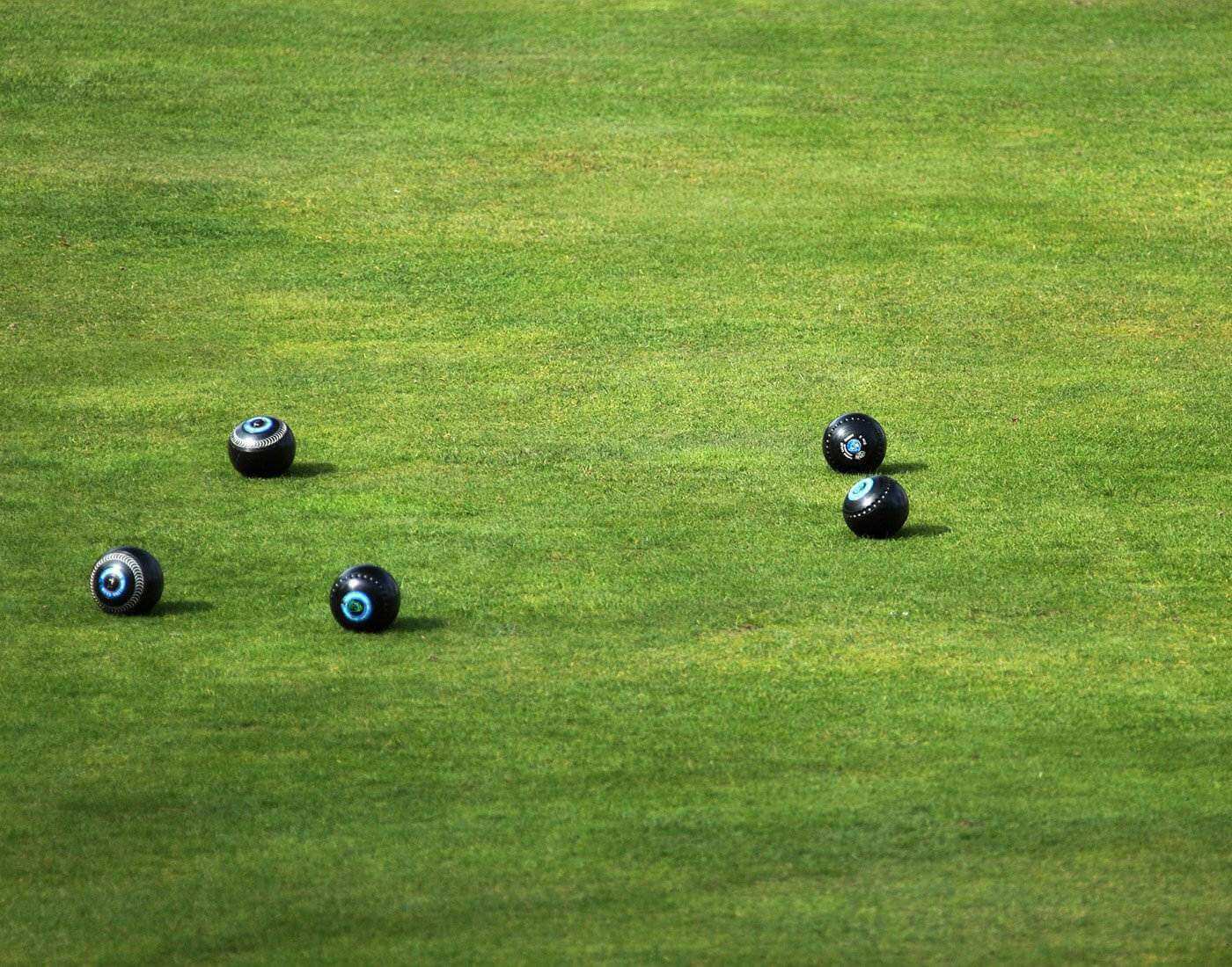 Lawn bowling 