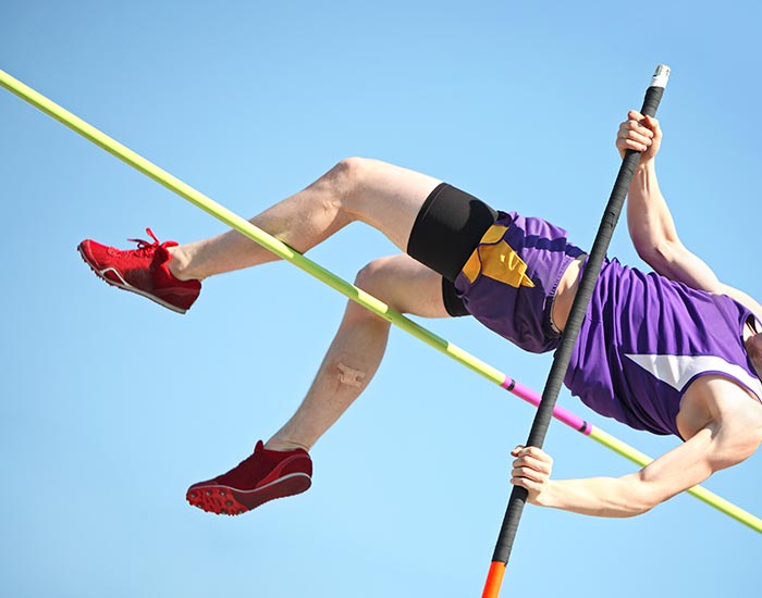 POLE VAULT definition and meaning