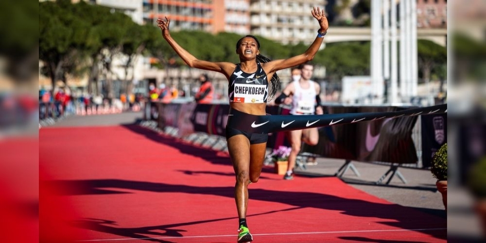 Kenya's Beatrice Chepkoech sets new 5000m World Record in Steeplechase