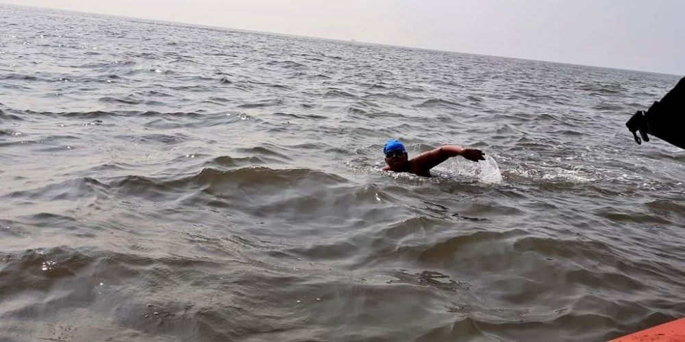 12-year-old Autistic girl sets new swimming world-record in Arabian Sea