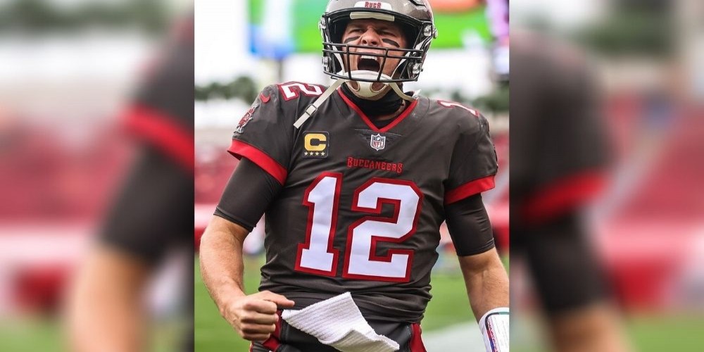 Tom Brady sets another NFL record; became the oldest player to ever throw 40+ TDs