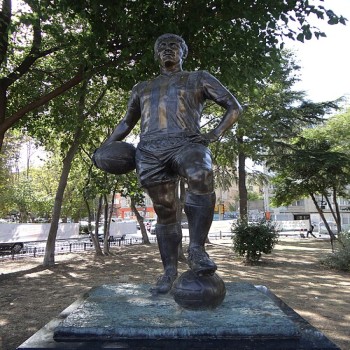 Can Bartu statue
