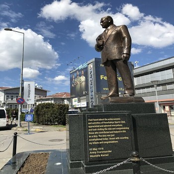 Atatürk statue