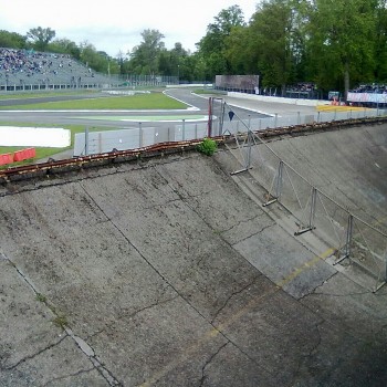Frist corner of the circuit of Monza, and can see the old oval track