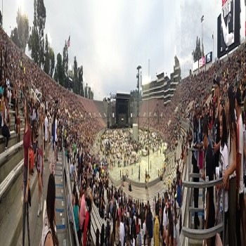 The Bowl filling up for Beyonce's On the Run Tour in 2014.