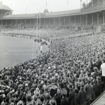 Crowd during a VFL football match, early 1900s