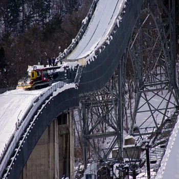 Grooming Hakuba