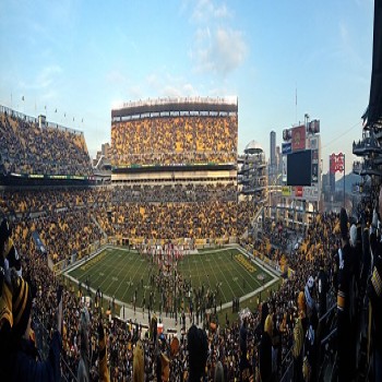 Panorama of Heinz Field from club seating during the Steelers vs. Chiefs post-game in December 2014; note the "Steelers" painted in the south endzone, added after the college football season
