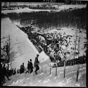Chamonix 1924: ski jumping competition: general view of the ski jump, seen from above.
