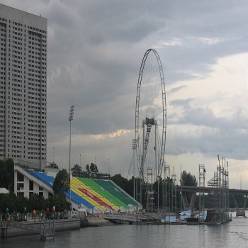 The Float at Marina Bay in 2007, with the Singapore Flyer under construction in the background.