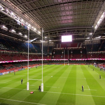 Roof closed before a rugby union match