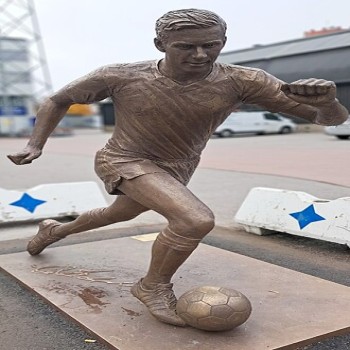 Ove Kindvall statue in Norrköping