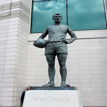 Peter Osgood statue outside Stamford Bridg