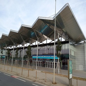 In 2019, a multifunctional congress centre, O2 universum, opened up next to the Arena.