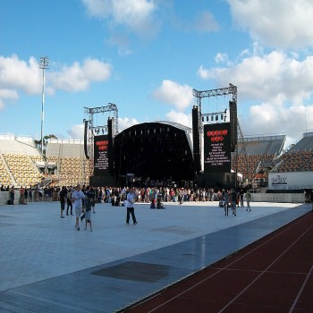 Crowd gathering for the Pearl Jam show being played at the QSAC on 25 November 2009