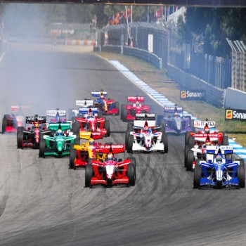 Start of the second race of SuperLeague in Autódromo do Estoril