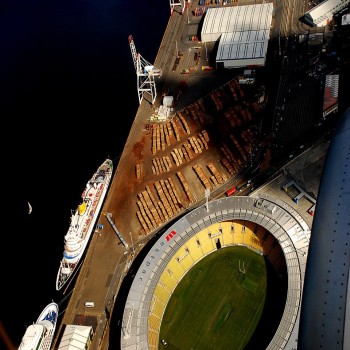 Stadium and cruise liners, Wellington, New Zealand, 2 March 2007.