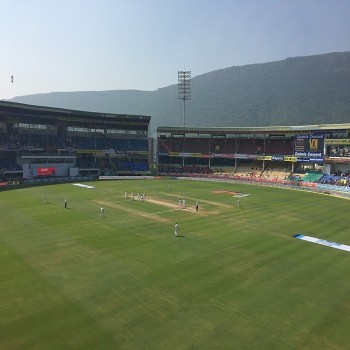Vizag, 1st Test Match ever, India vs. England, 2nd innings. Dismissal of Moeen Ali. 21th november, 2016.