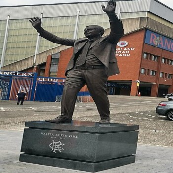 Statue of Walter Smith installed in 2024