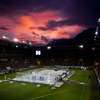 Winter Game, December 22, 2014, at the Stade des Alpes in Grenoble. Magnus League match between the Brûleurs de Loups and the Diables Rouges of Briançon.