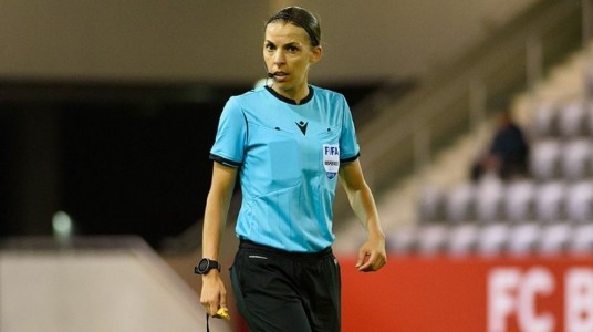 France’s Stephanie Frappart becomes first woman to Referee...