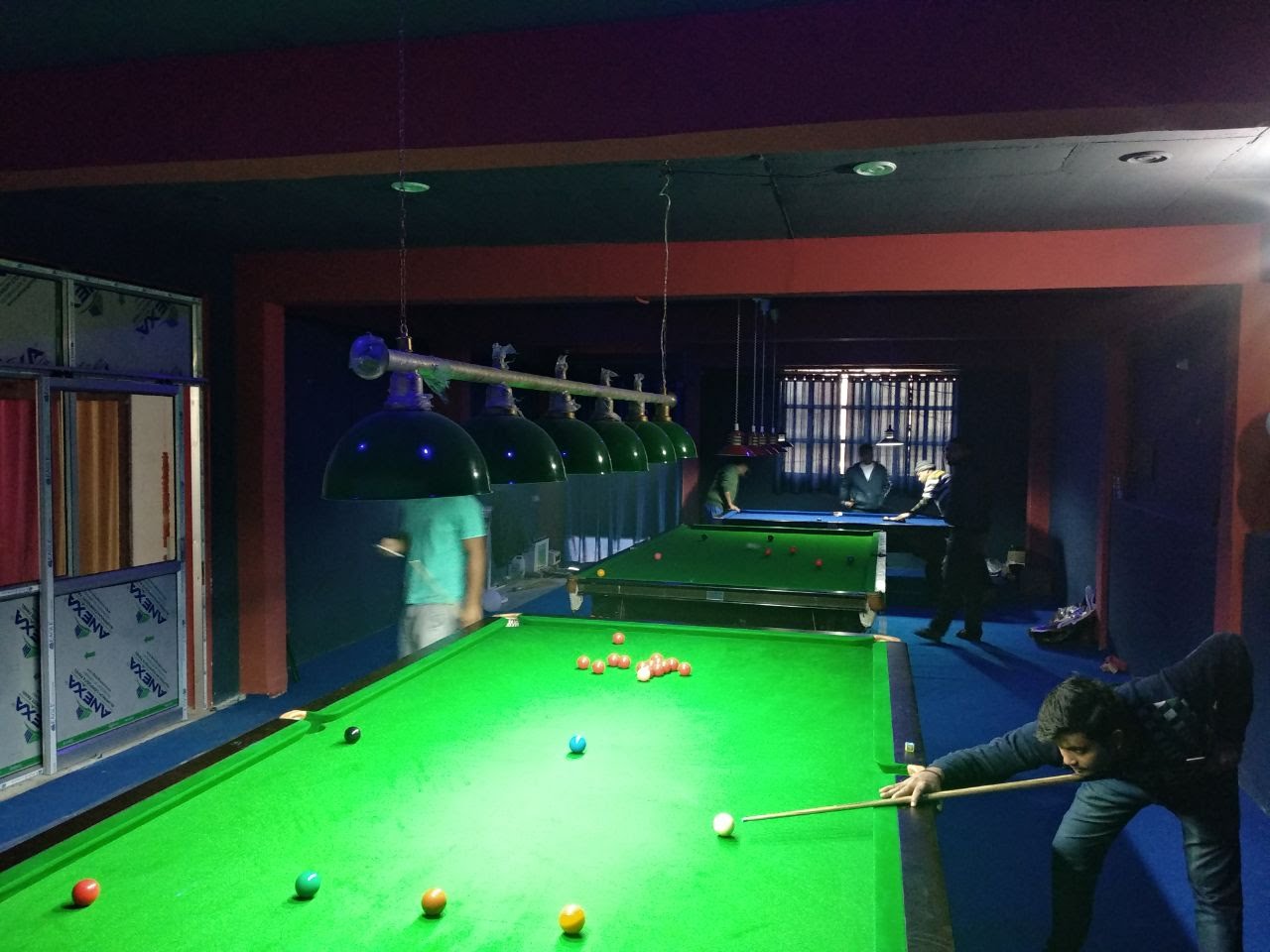 Where can I find some venues to play pool and snooker in Delhi